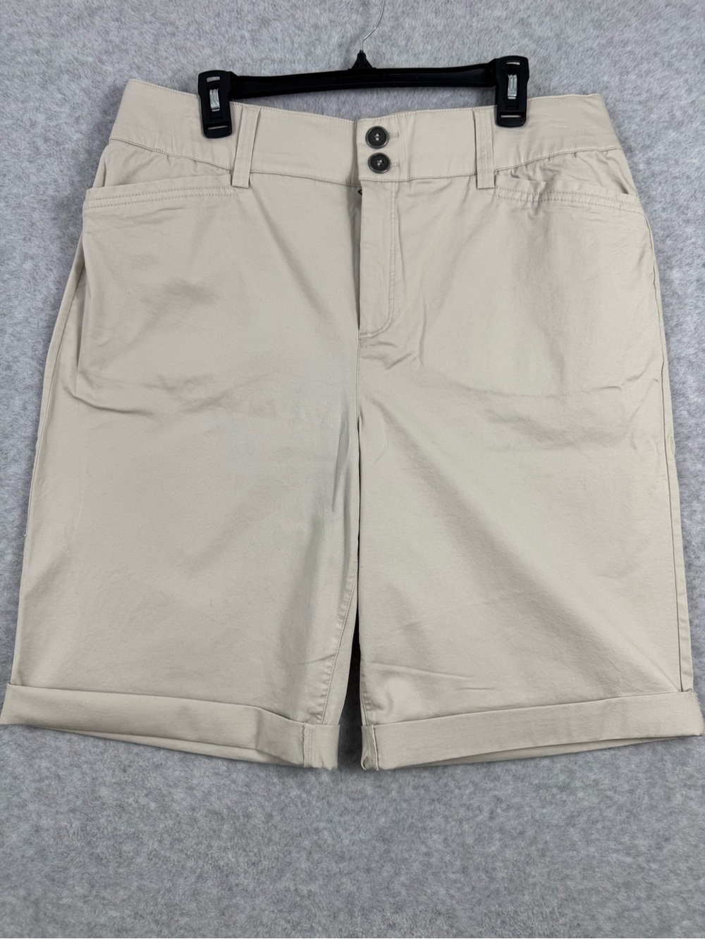 Christopher & Banks NWT Women’s Khaki Cuffed Bermuda Shorts Size 16